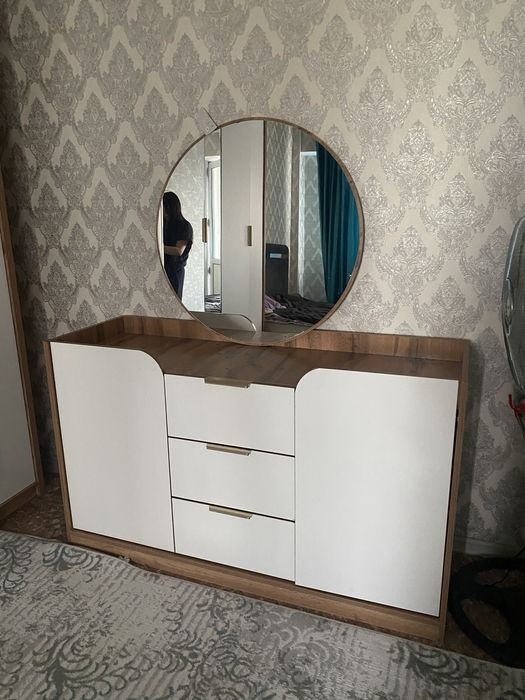 Комод, почти новые. Доставка есть.
