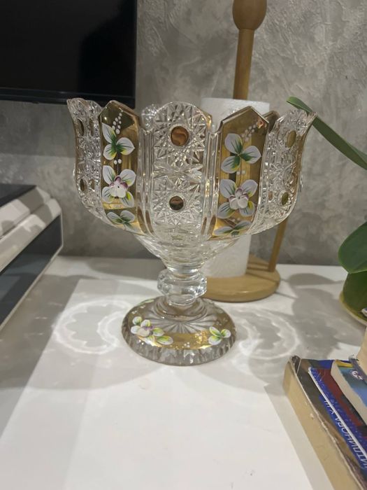 продам  вазу  чешскую для фруктов Богемия