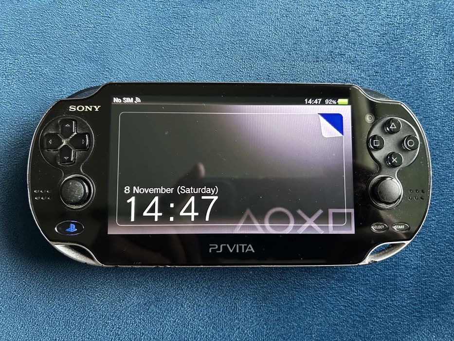 PS Vita с аксесоари
