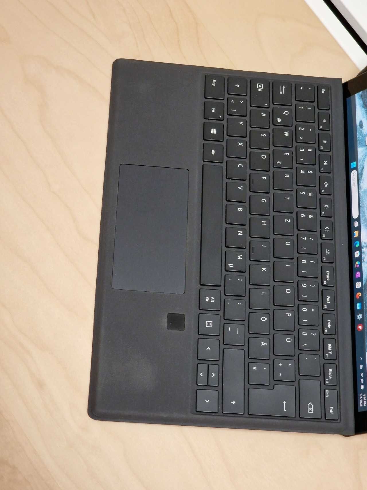 Microsoft Surface Pro 7,  i7-1065G7, 16GB RAM, 512GB SSD Bundle