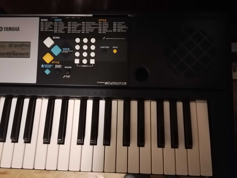 Синтезатор йоника Yamaha psr E223