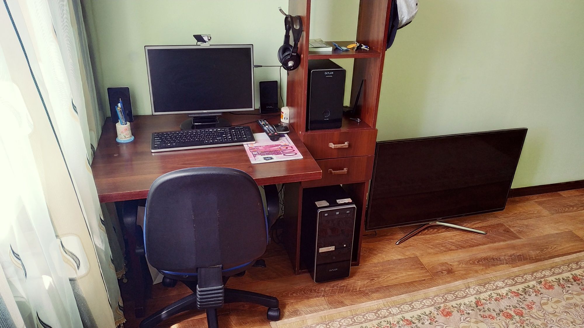 Продаётся компьютерный стол