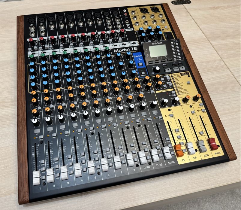Vand mixer audio interfata TASCAM model 16