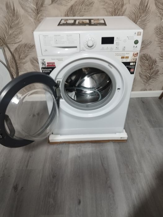 Продается б/у стиральная машина Hotpoin Ariston