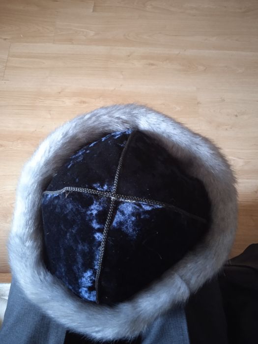 Жағалы шапан сатам новая за 90 000 теңге