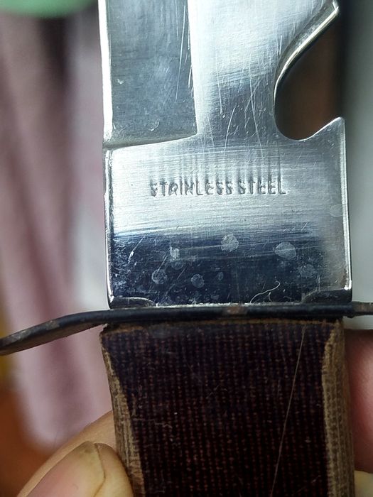 Cutit vechi cu toc rigid