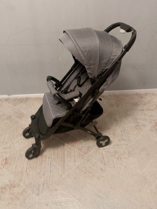 Коляска для детей зима лето как новая хорошем состоянии
