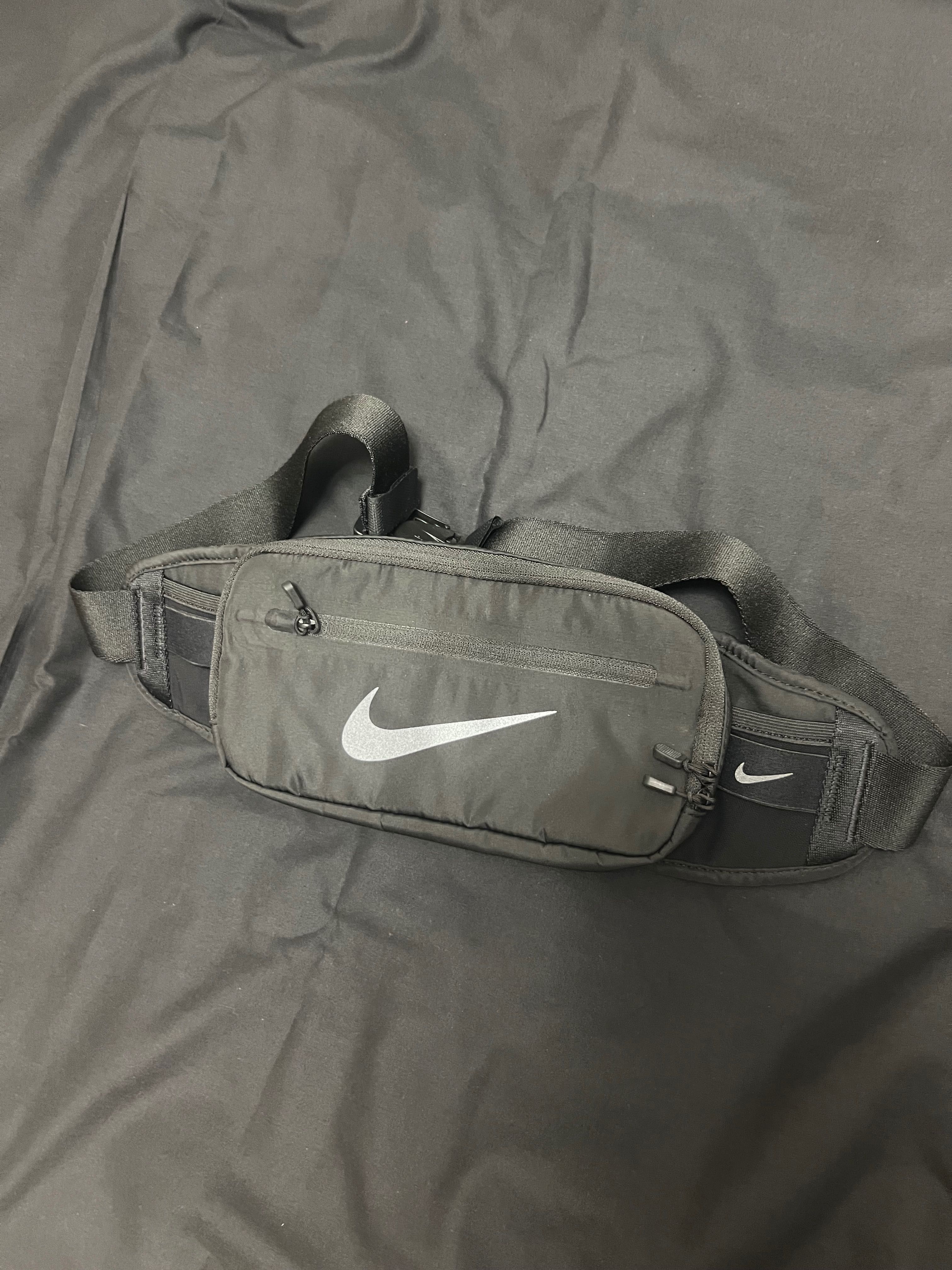 Чанта Nike за бягане