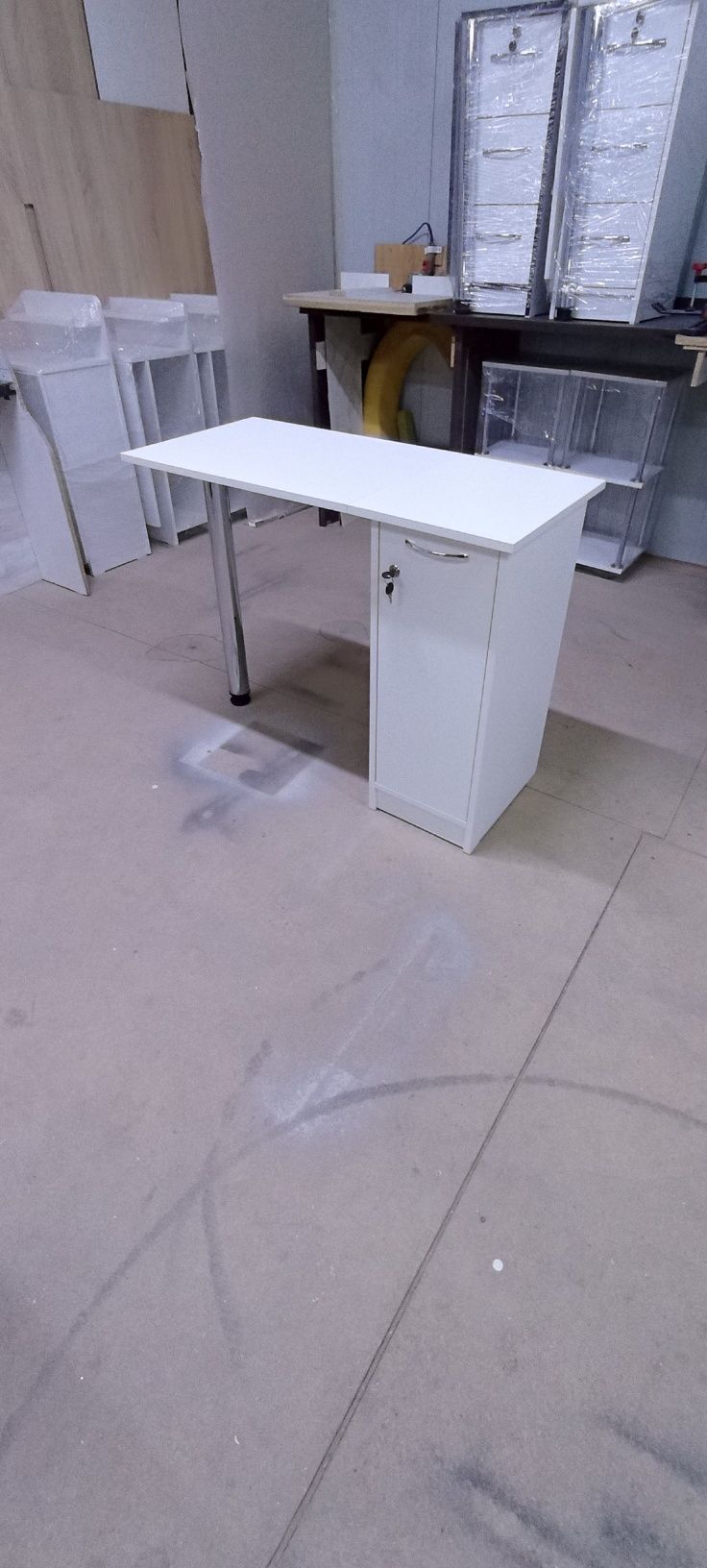 Маникюрные столы