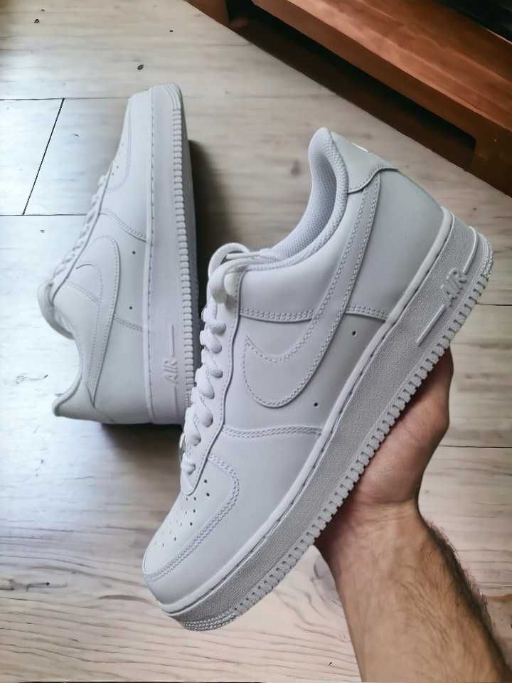 Nike Air Force 1 Triple White