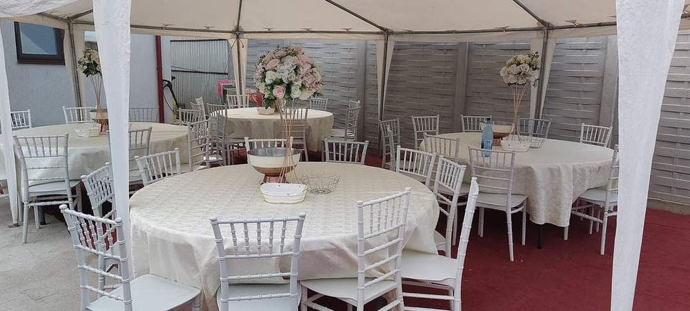 Corturi de închiriat