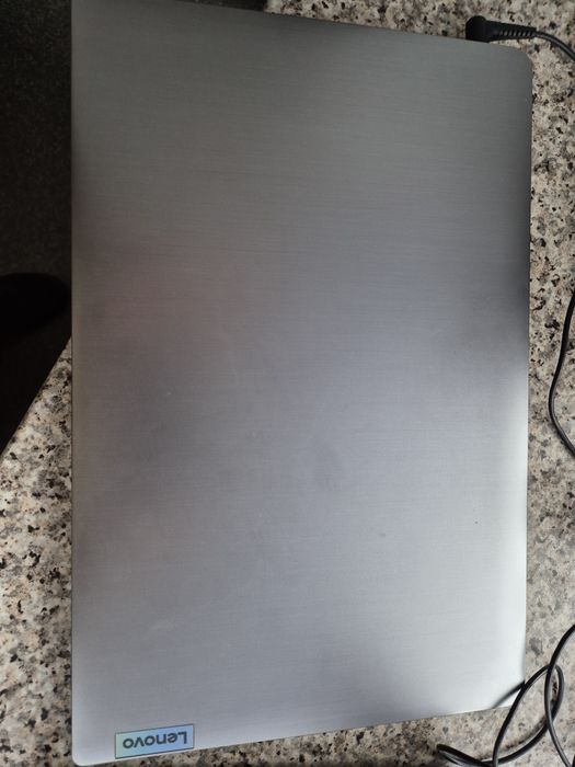 Продавам лаптоп Lenovo 15 инч.