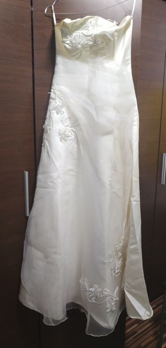 Rochie de mireasa culoare crem