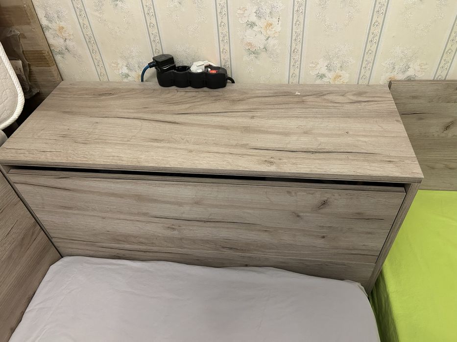 Продавам две ъглови легла с ракла