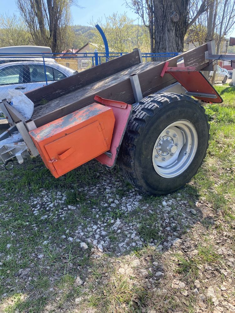 Remorci de tractor in stare foarte buna