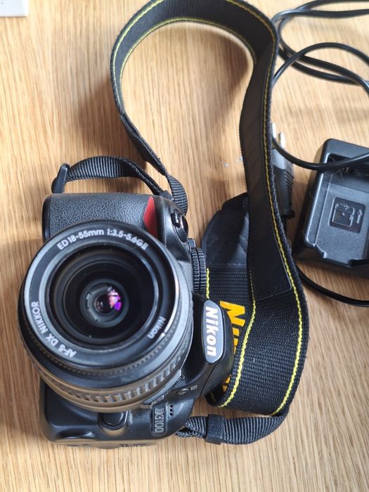 Фотоапарат Nikon D3100 с обектив Nikkor AF-S 18-55 VR + чанта