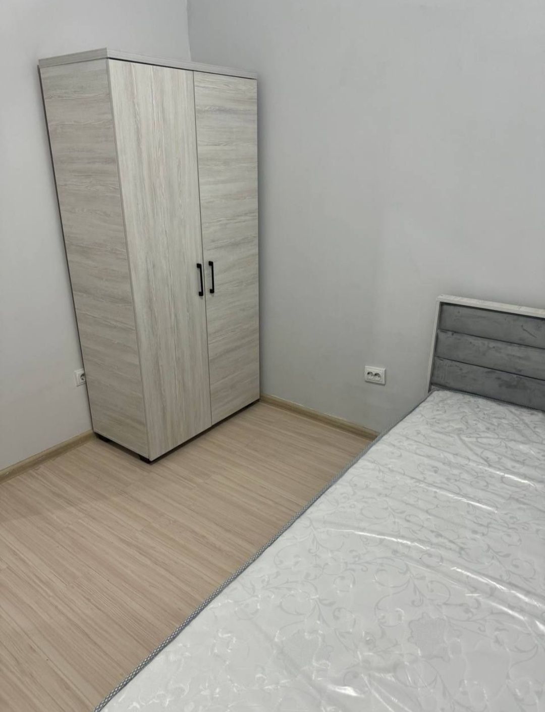 М.Улугбек р.Golden Hause Korasuv да 1 хоналик уй ижарага берилади