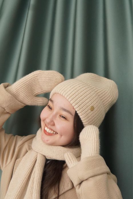 Женская тёплая тройка от бренда Adiya (шапка + шарф + перчатки)