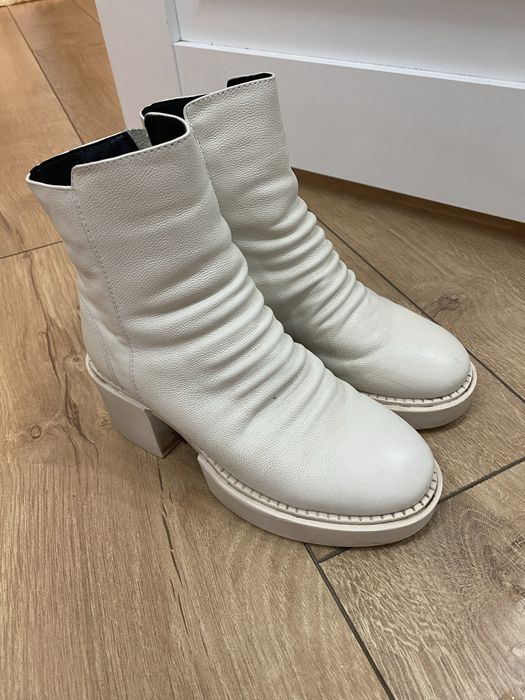 продам зимние сапоги оригинал кожа