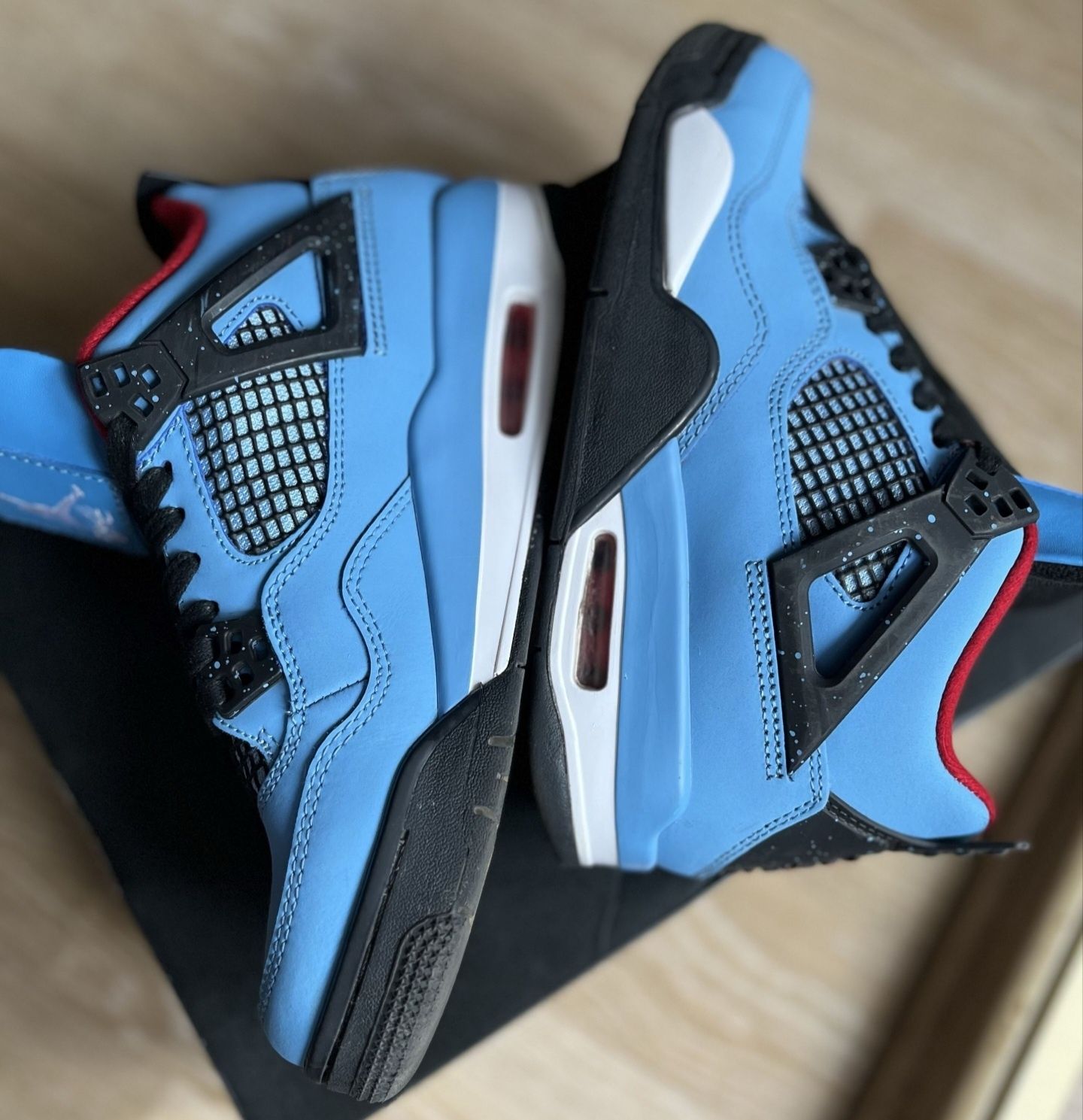 Jordan 4 Travis Scott