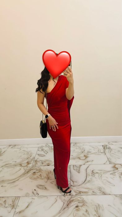 Элегантное красное вечернее платье