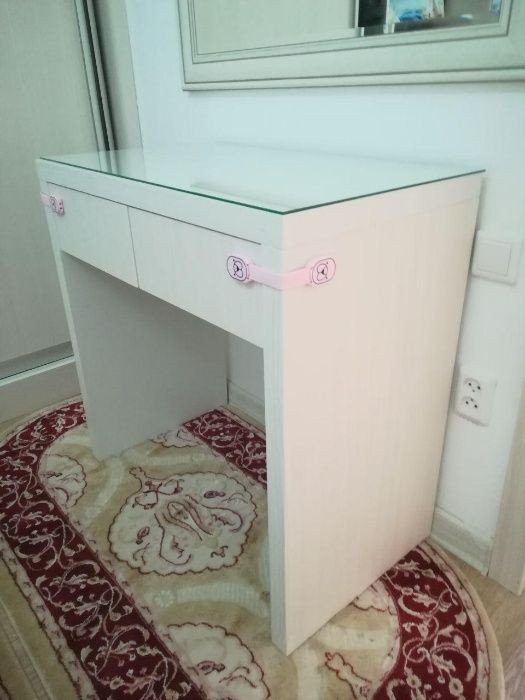 Продам туалетный столик