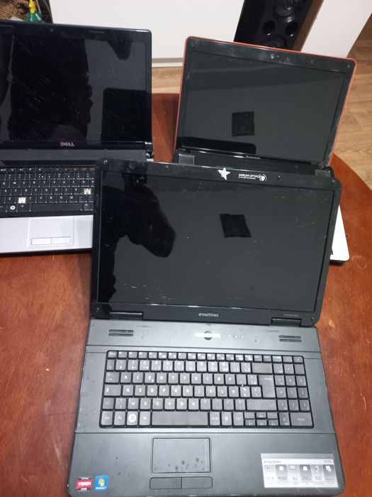 Lot 3 laptopuri display sparte dell emachines  lenovo