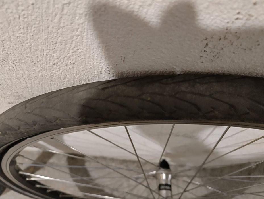 Капла задна Shimano 28 ' и две външни гуми Rubena Flash 28x1.75