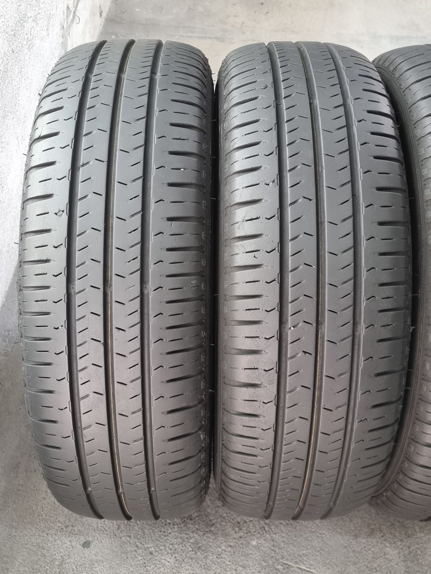 205/70/15C Nexen 4Броя 320лв 7мм