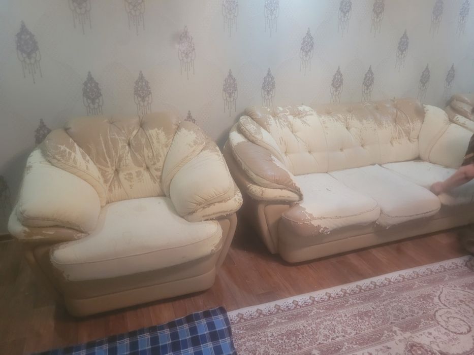 Продам диван срочно.