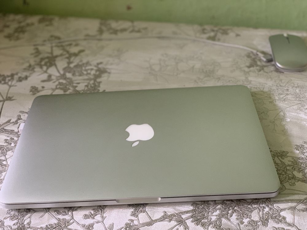 Macbook pro 13 retina (2015) early