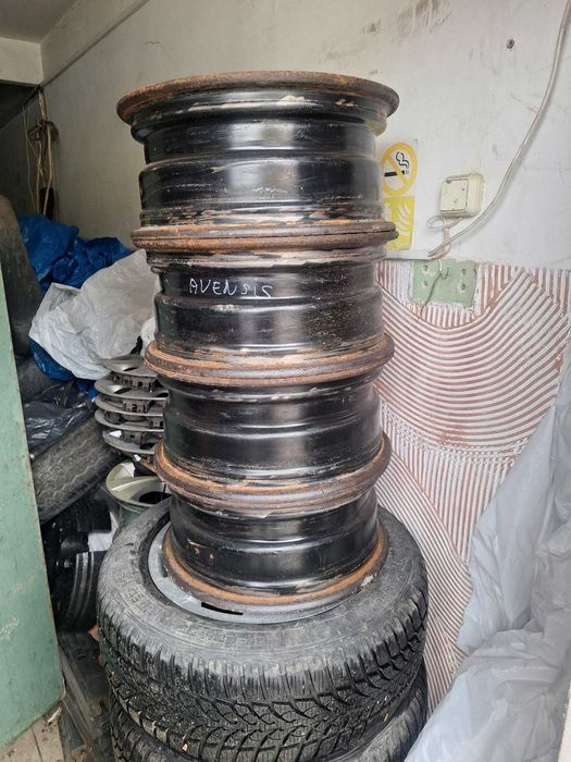 Метални дажнти за автомобил