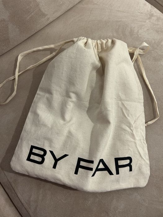 Равни черни обувки By Far