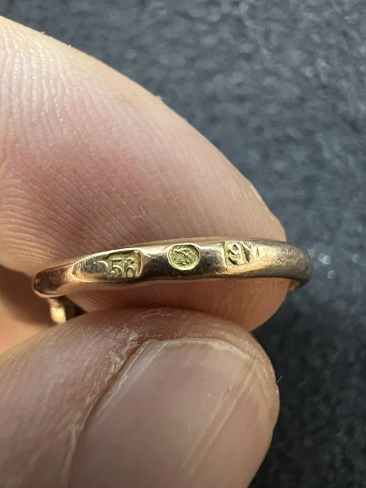 Кольцо камни . 56 проба