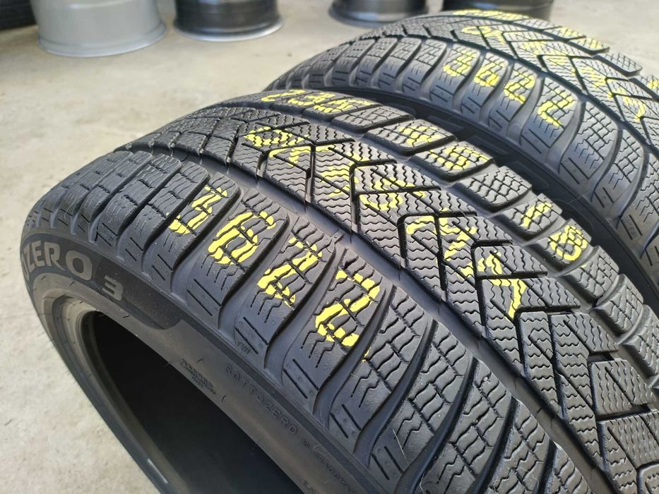 Doua anvelope iarna 235 45 18 pirelli sottozero 3 cu 7,5 mm dot 3622