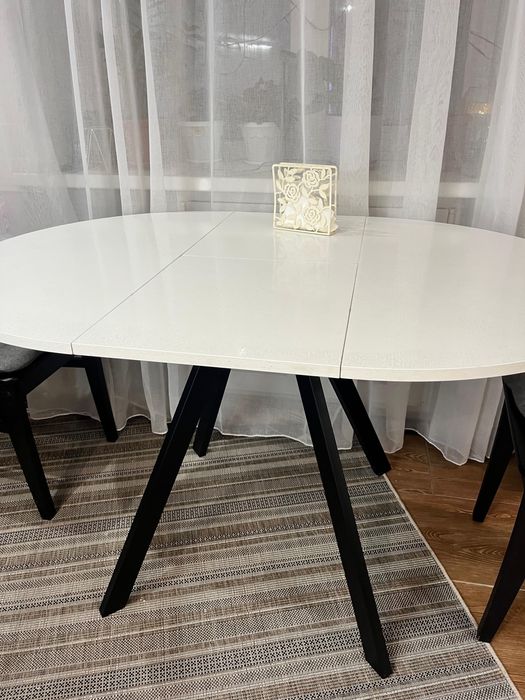 Кухонный стол и стулья