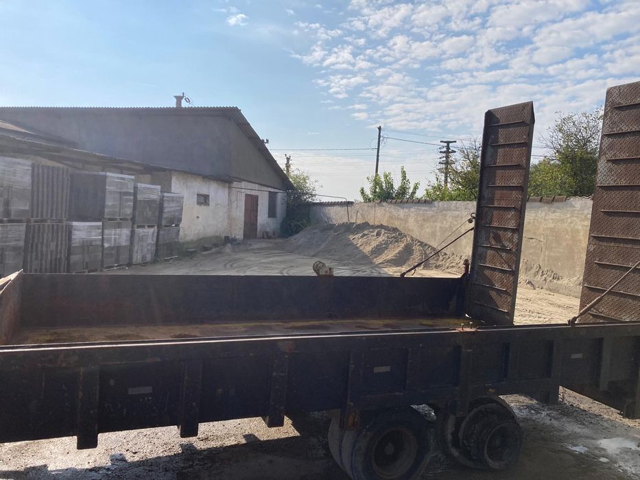 Remorcă tip platformă REMA