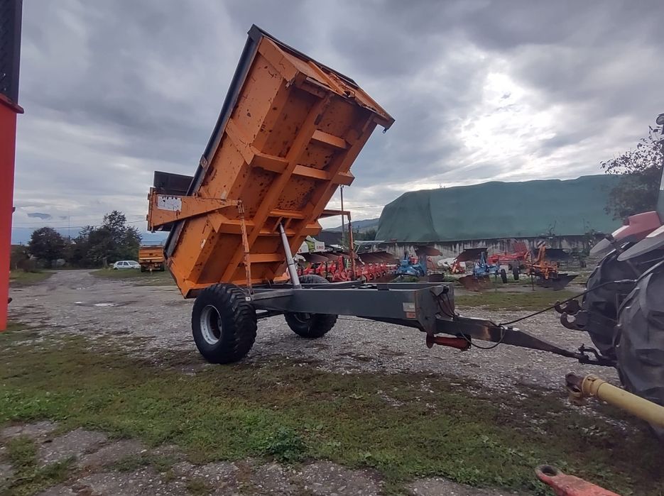 Remorcă basculabilă 8 t