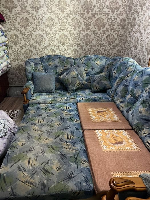 Диван и желбесік