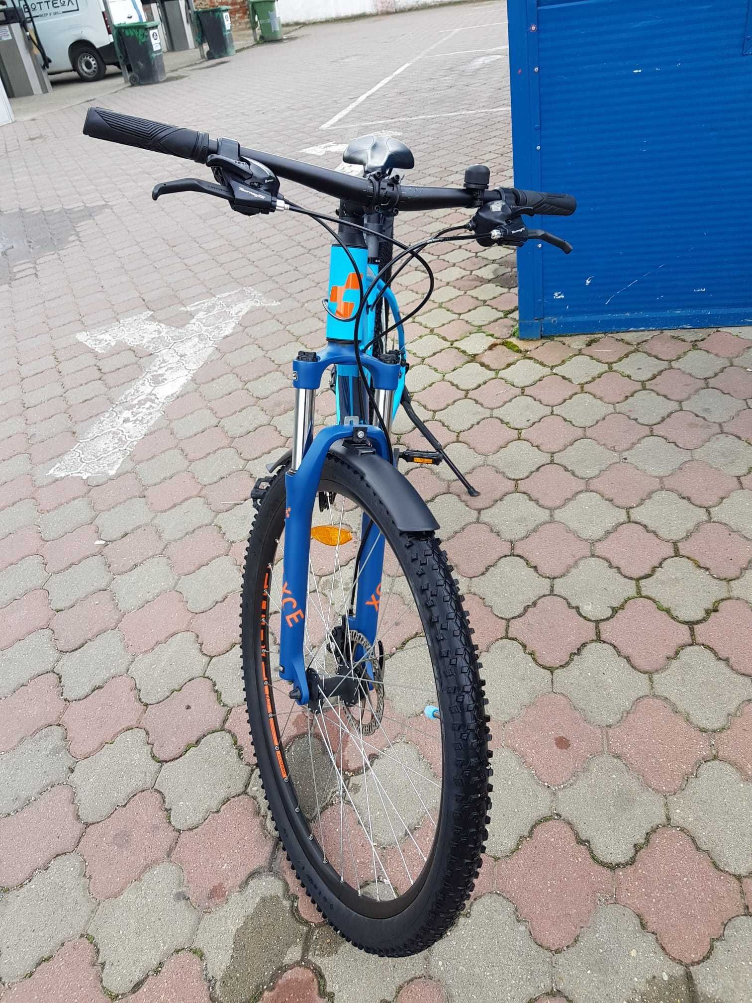 Vand bicicleta Cube, stare foarte bună. Pret 2000 lei, roti de 29,Arad