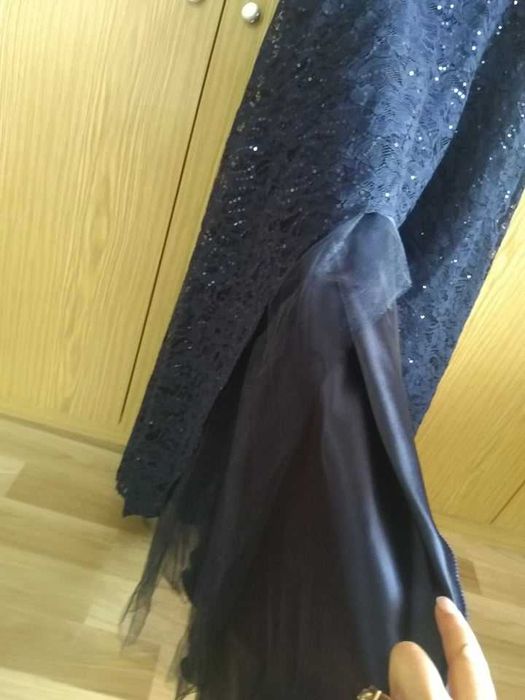 Официална рокля,обличана само за снимки.