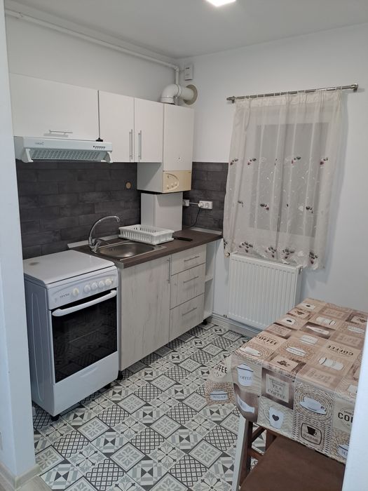 Inchiriez garsoniera