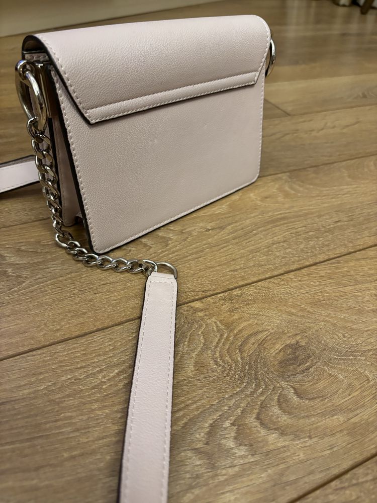 Чанта Guess