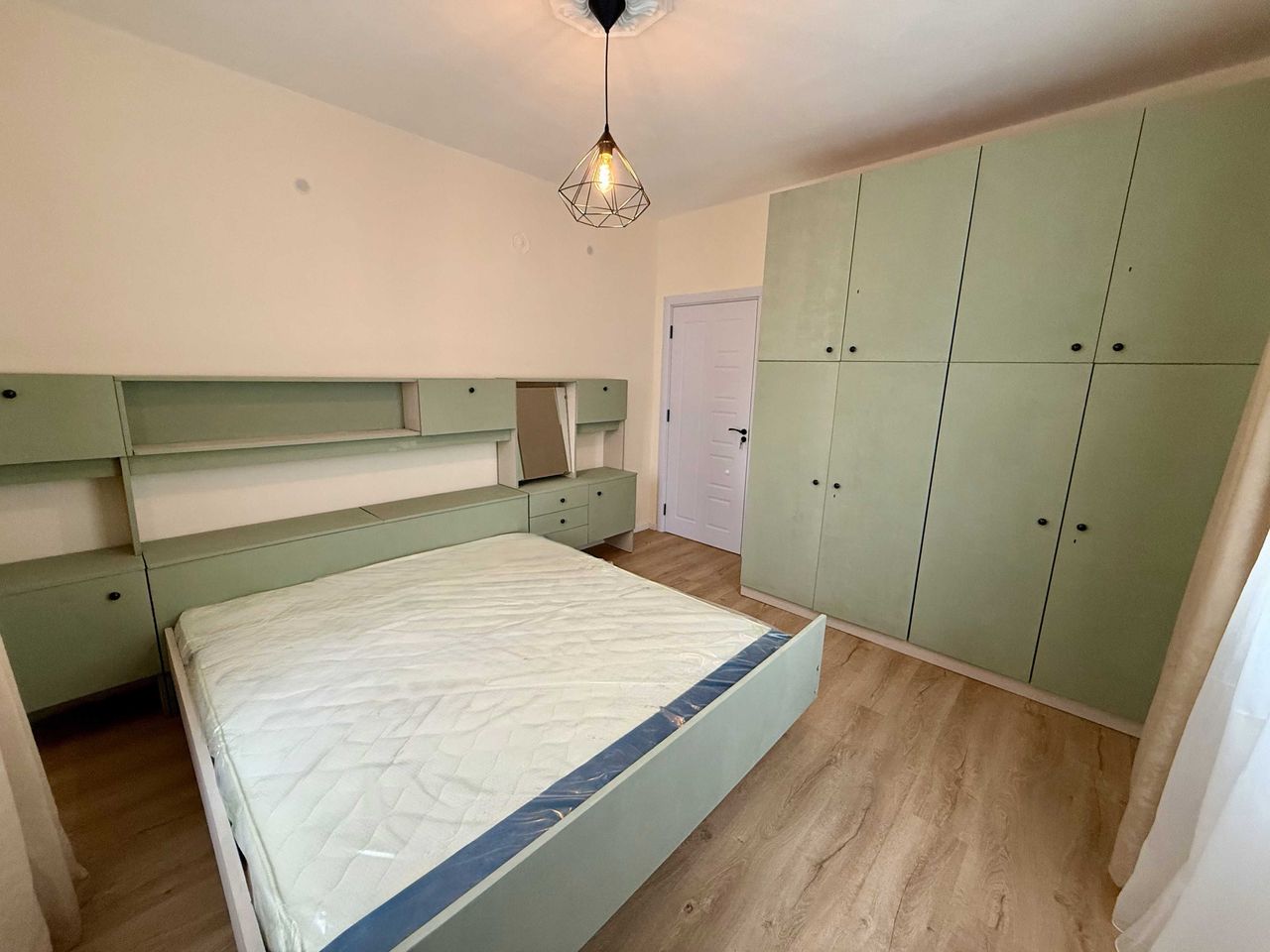 Дава се под наем Тристаен апартамент в Асеновград - 110 кв.м за 510 € - Снимка #12