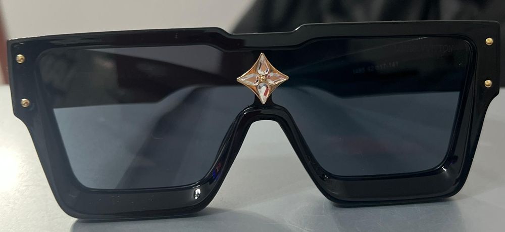 Ochelari de soare noi