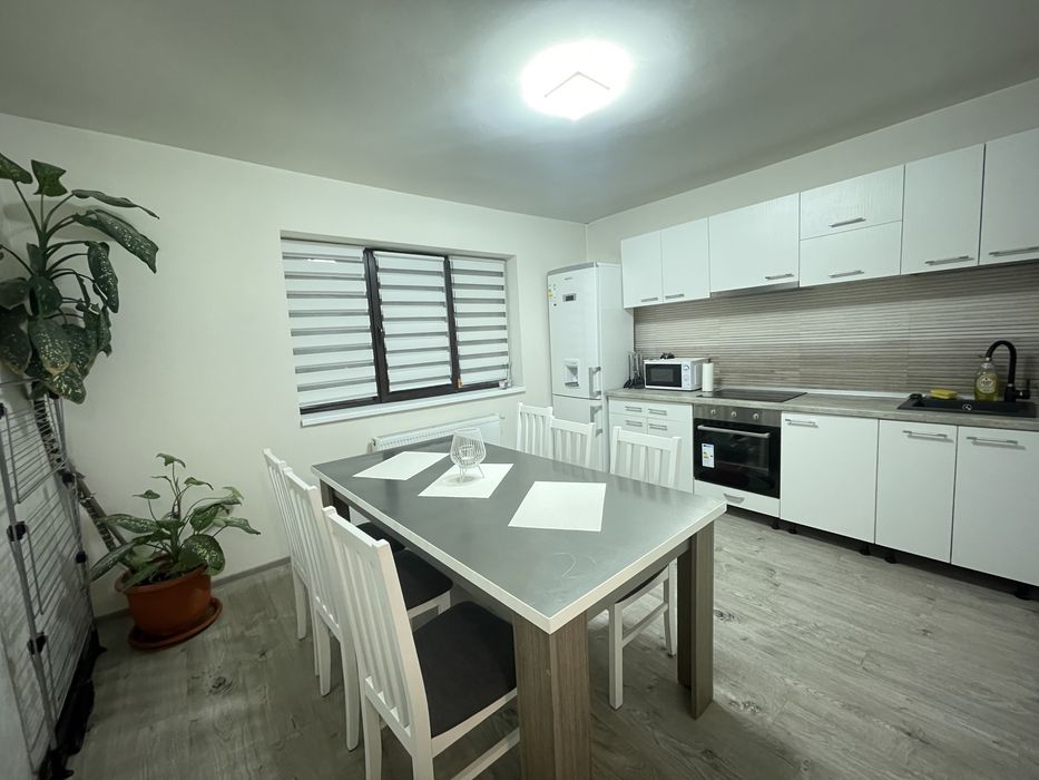 Închiriez apartament