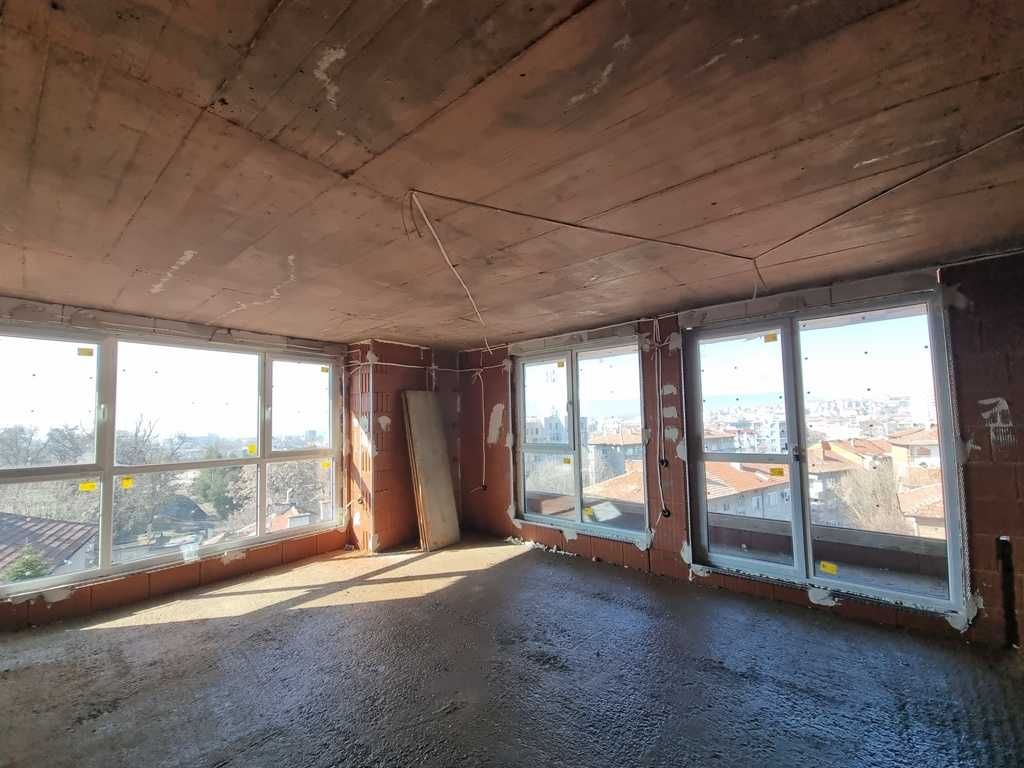 Тристаен апартамент за продажба в широк център на гр. Благоевград