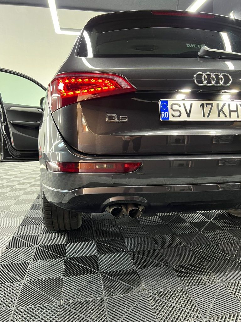 AUDI Q5 quattro 2.0 TDI Manual