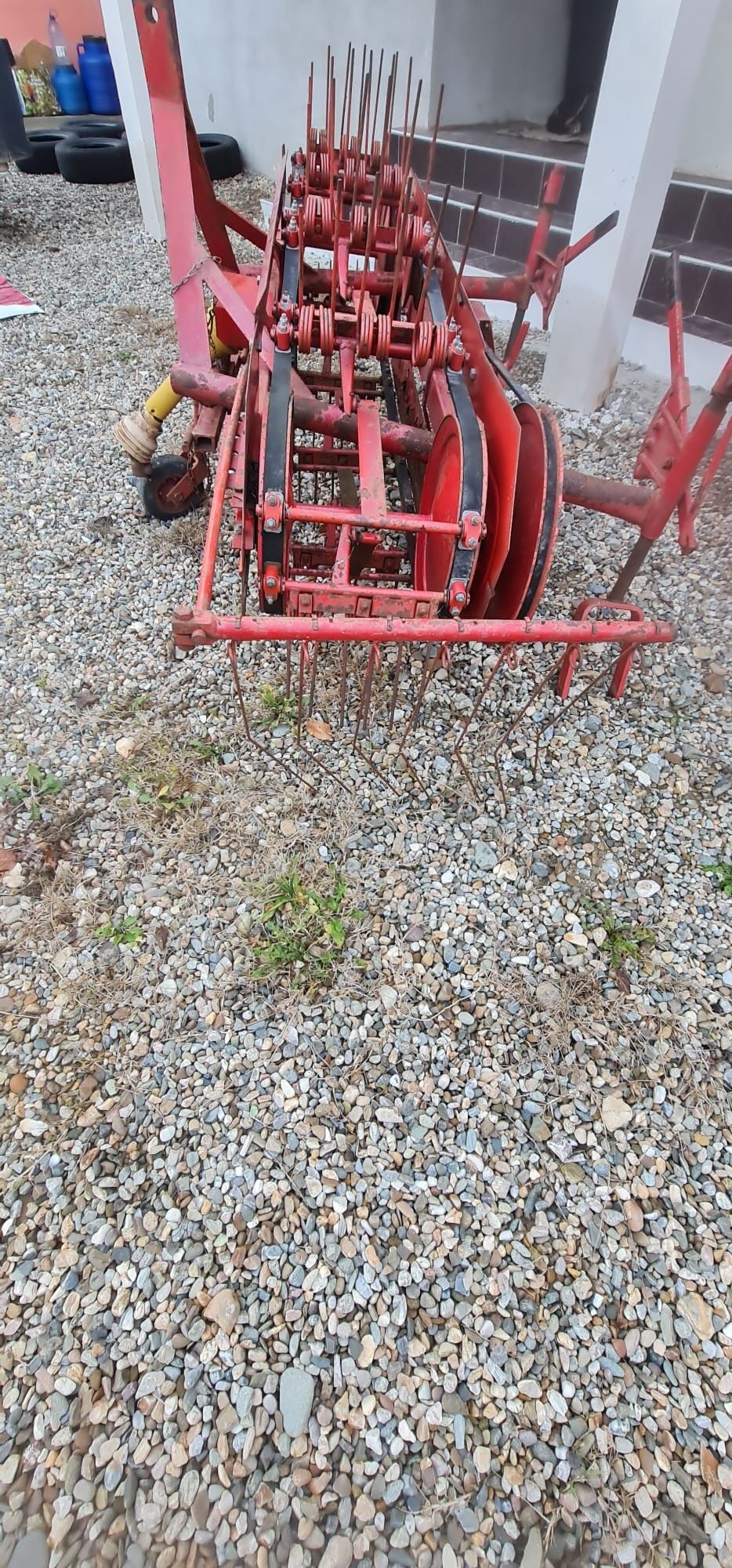 Vând grebla după tractor