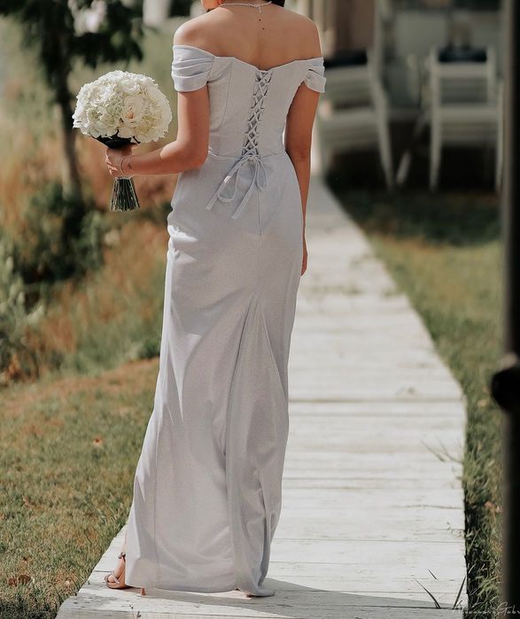 Vând rochie cununie civilă făcută pe comandă.